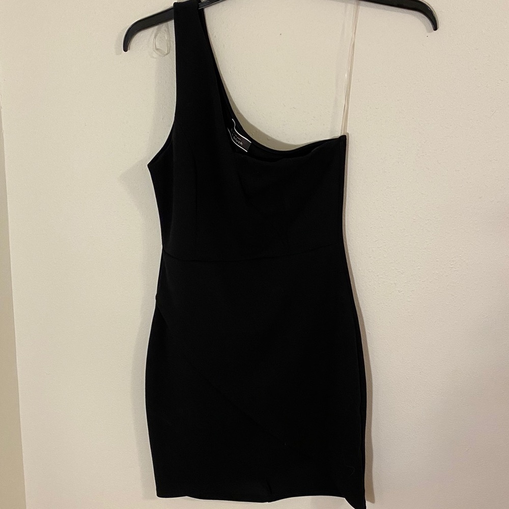 Tight One-Shoulder Black Dress